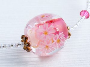 76217 黒澤忍・桜 ネックレス 桃